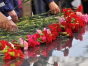 Возложение цветов к памятнику на «Алее Славы»