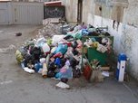 Горы бытового мусора вывозят с улиц Уссурийска после новогодних каникул