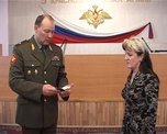 Матери погибшего Марата Асфандиярова вручили Георгиевский крест 4 степени