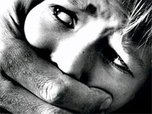 Педофил изнасиловал 12-летнюю внучку, являющейся и его дочерью, в Уссурийске