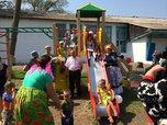 Детям из Уссурийска и сел округа подарили 15 новых игровых площадок