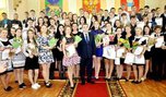Глава администрации УГО вручил премию 75 одаренным школьникам и студентам