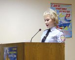 Сотрудники транспортной полиции Уссурийска принимают поздравления от женщин