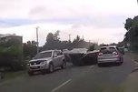 Пьяный перевертыш: на видео попал момент жесткой аварии в Уссурийске