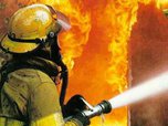 В Уссурийске более двух часов тушили пожар в частном доме