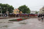 Жители Уссурийска возложили цветы к Вечному огню в День памяти и скорби