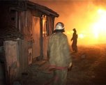 Дети подожгли траву в Доброполье -  сгорели гаражи