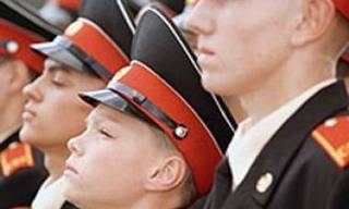 Курсанты Уссурийского суворовского военного училища  постигают азы военного искусства