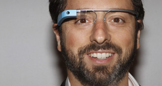 Google Glass будут транслировать реальную жизнь человека в интернет