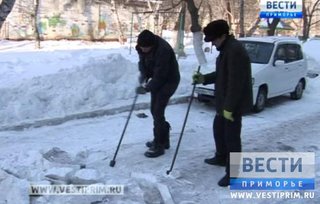 За неубранный снег во дворах жилых домов управляющие компании Уссурийска оштрафованы на полмиллиона рублей