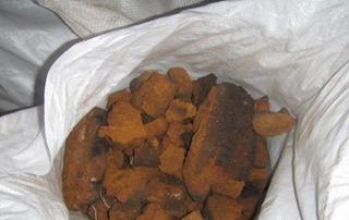 Уссурийские таможенники пресекли незаконное перемещение 18 тонн березового гриба чаги