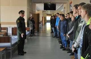 Более шестисот учащихся школ и ссузов посетили сегодня войсковые части Уссурийского гарнизона