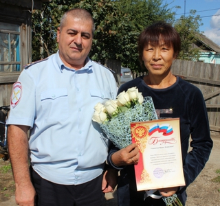 Полицейские выразили благодарность жительнице с. Борисовка за помощь в раскрытии тяжкого преступления