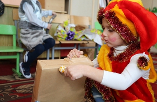 Пункты сбора подарков для детей-сирот будут открыты в торговых сетях Приморья