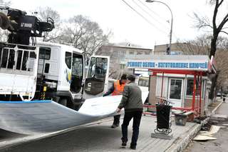 В Уссурийске приступили к ремонту автобусных остановок