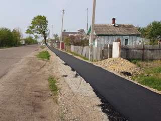 Строительство нового тротуара ведется в районе Доброполья