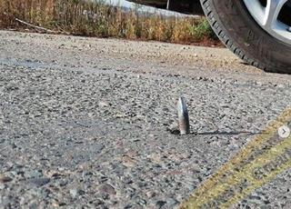 Неизвестные разбросали гвозди на уссурийской дороге