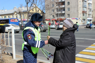 В Уссурийске сотрудники полиции присоединились к Всероссийской акции «8 марта в каждый дом»