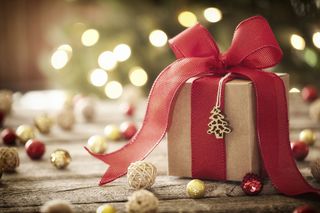 Новогодние подарки от Губернатора Приморья начнут развозить маленьким адресатам 11 декабря