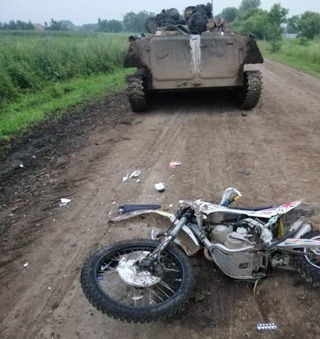 Под Уссурийском транспортёр-тягач насмерть сбил мотоциклиста