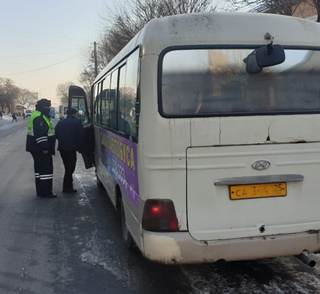 Сотрудники Госавтоинспекции проверили рейсовые автобусы в Уссурийске