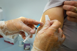 Более 700 уссурийцев за три недели привились в мобильных пунктах вакцинации
