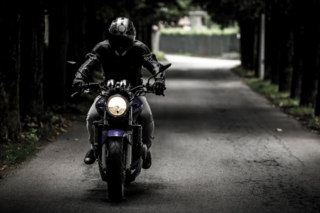 Решила минута:мотоциклист наехал на пенсионерку, у женщины серьёзные травмы