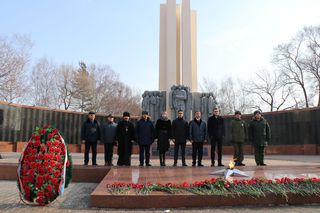 В День Неизвестного солдата в Уссурийске состоялась тожественная церемония возложения цветов и венков к Вечному огню