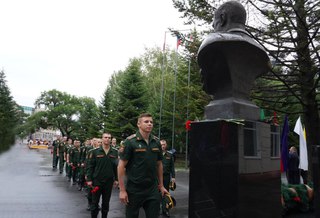 В уссурийске состоялась церемония возложения и торжественного открытия Этапа Кубка Вооруженных сил РФ по армейскому рукопашному бою