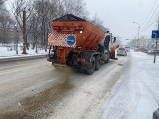 На дорогах Уссурийска работает спецтехника