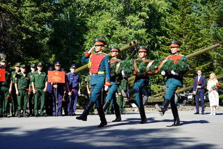 В Уссурийске прошла торжественная церемония возложения цветов к бюсту Валерия Асапова