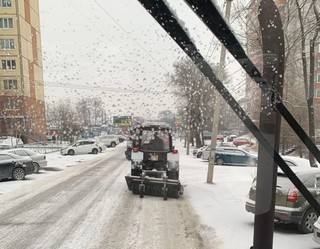 В Уссурийске ведутся снегоуборочные работы
