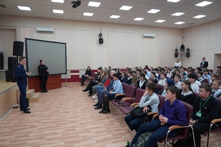 В Уссурийске школьникам рассказали о недопустимости совершения преступлений против интересов Родины