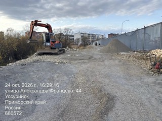 В районе Междуречья благоустраивают тропинку: работы идут по графику